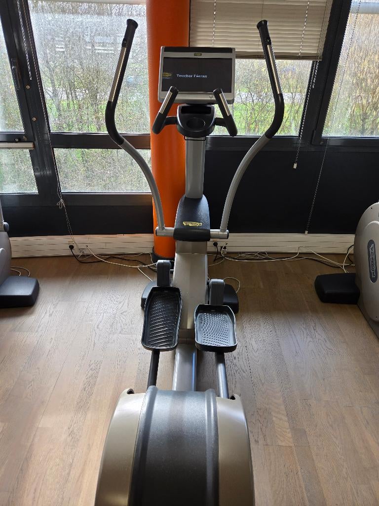Technogym vélo elliptique, Enlèvement, Utilisé, Jambes, Autres types