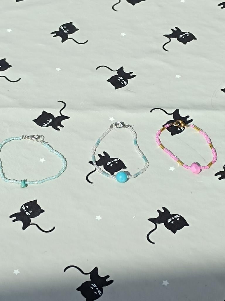 Zelfgemaakte armbandjes €4 per armband, Ophalen of Verzenden