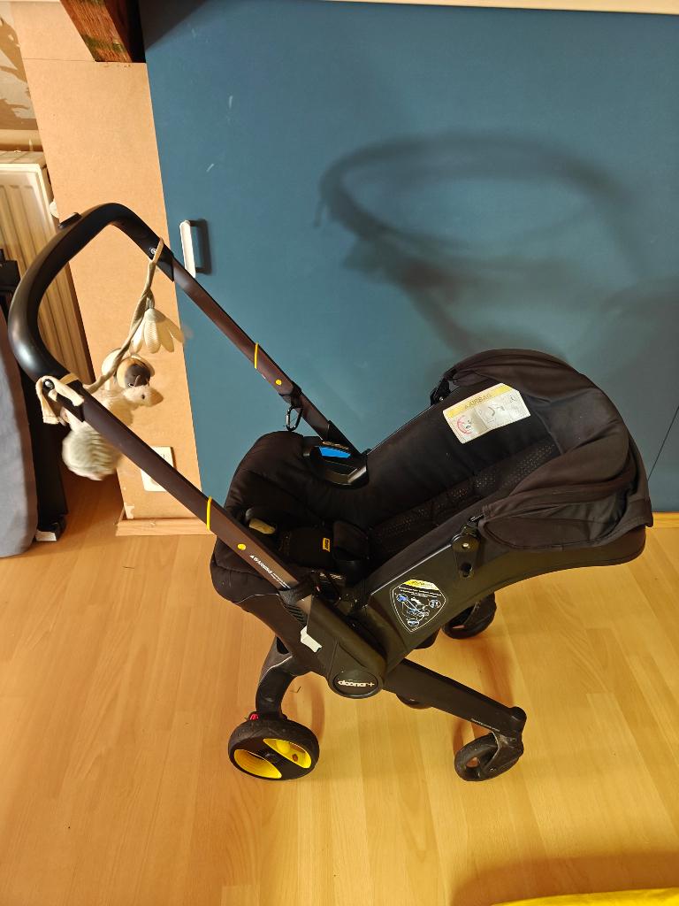 Doona autostoel met Isofix en accessoires, Gebruikt, Isofix, Ophalen, 0 t/m 10 kg