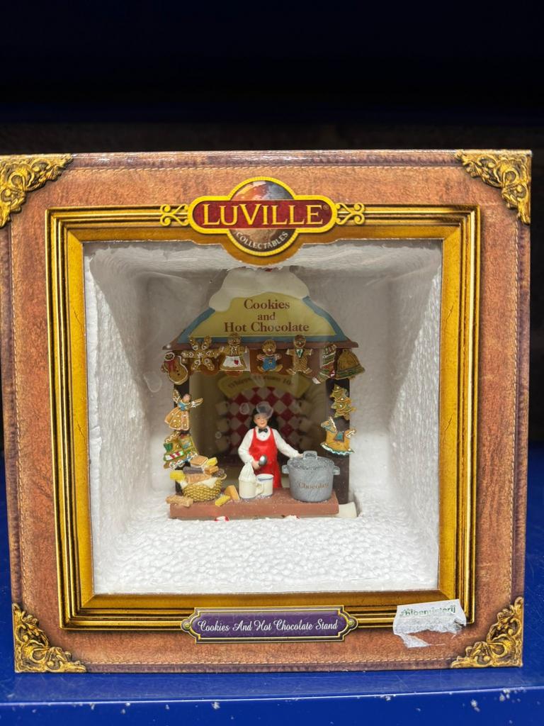 LuVille Collectables Cookies and Hot Chocolate Stand(600391), Diversen, Kerst, Ophalen of Verzenden, Zo goed als nieuw