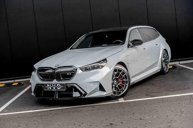 BMW M5 Touring | ACC | B&W | PANO | 360 | TREKHAAK | FULL, Auto's, Automaat, 4395 cc, Overige brandstoffen, Bedrijf
