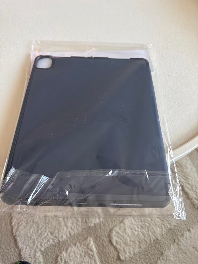 iPad Air 13 inch (2024) hoes met penhouder – nieuw, Ophalen, Zo goed als nieuw