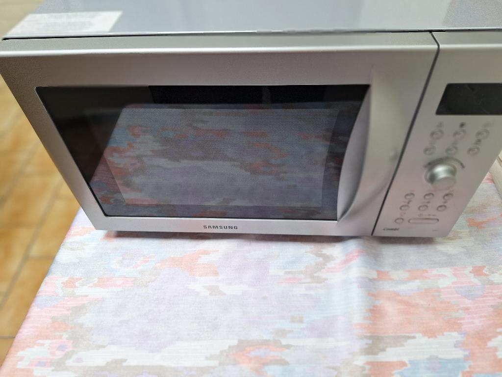 Samsung CE1071 combi-oven (microgolf + oven + grill), Elektronische apparatuur, Microgolfovens, Ophalen, Gebruikt, Hete lucht