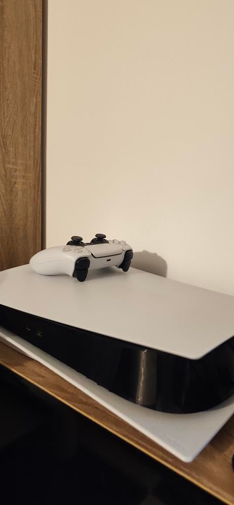 Ps5 avec accessoires et une manette et 3 jeux, Games en Spelcomputers, Games | Sony PlayStation 5
