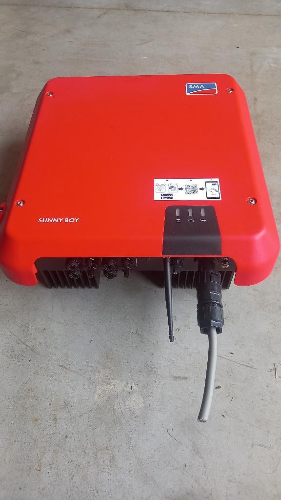 Omvormer zonnepanelen, Doe-het-zelf en Bouw, Zonnepanelen en Toebehoren, Ophalen, Zo goed als nieuw, 200 wattpiek of meer