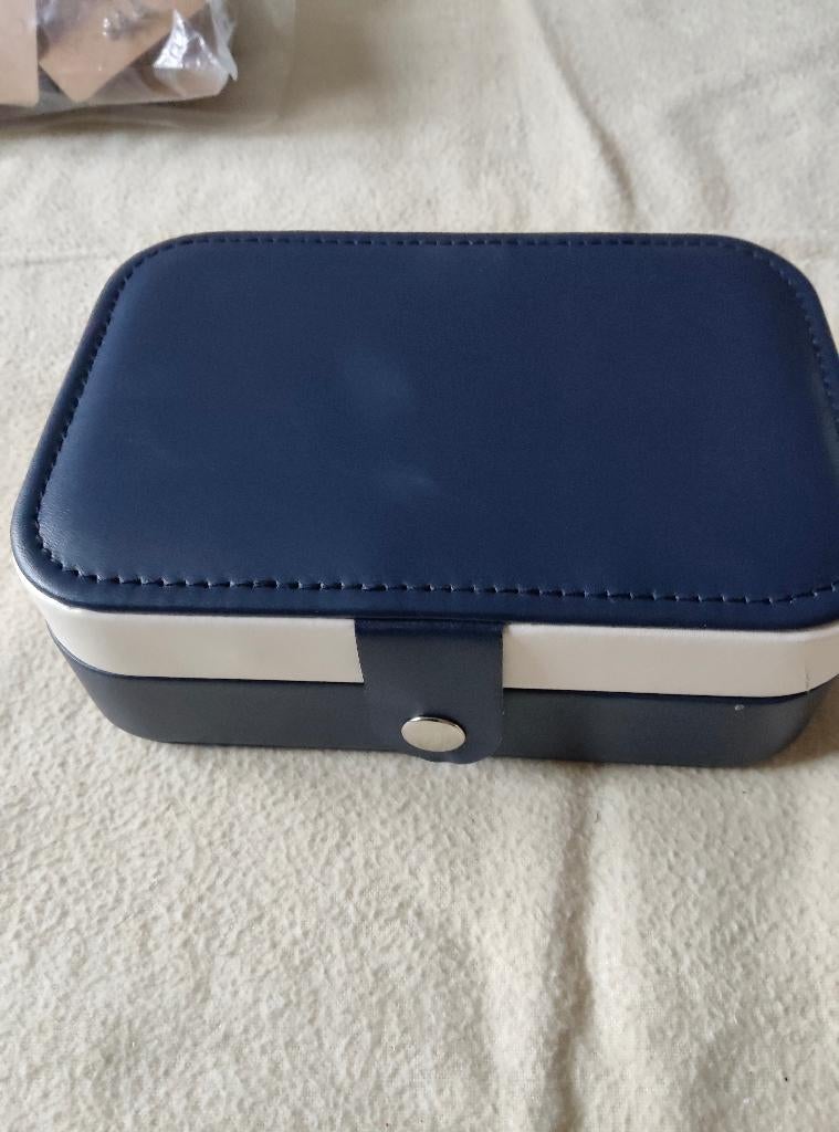 Boîte à bijoux avec bijoux, Handtassen en Accessoires, Antieke sieraden, Verzenden, Overige materialen, Ketting