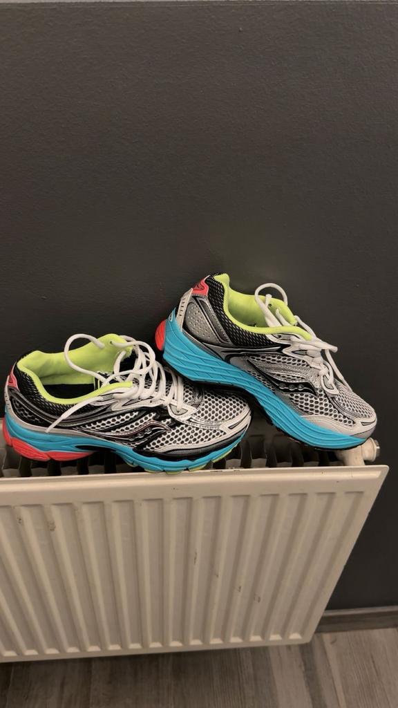 Saucony comme neuf, Ophalen of Verzenden, Zo goed als nieuw, Saucony