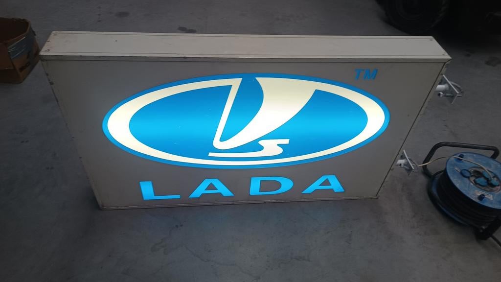 Lichtreclame Lada, Collections, Enlèvement, Utilisé, Table lumineuse ou lampe (néon)