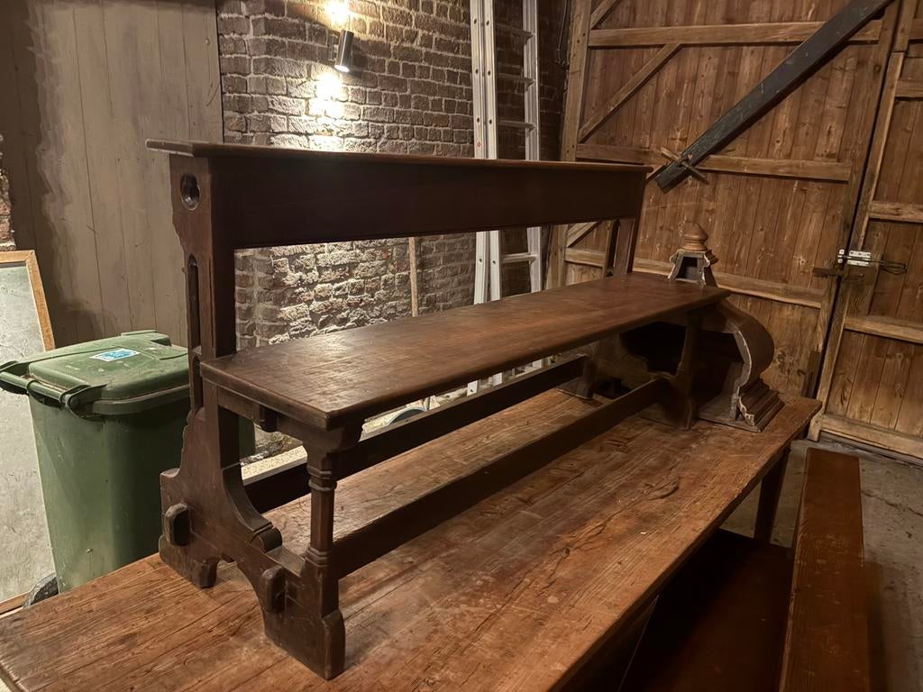 Koppel antieke kerkbanken, Ophalen