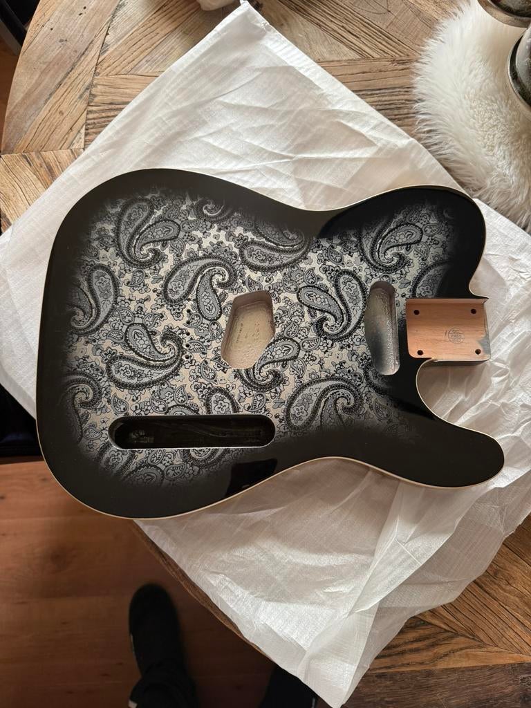 Telecaster paisley Black body Flower pattern neww, Muziek en Instrumenten, Verzenden, Nieuw