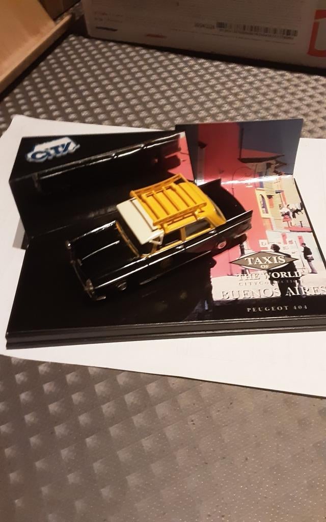 PEUGEOT 404 miniatuur, Hobby en Vrije tijd, Ophalen of Verzenden, Nieuw