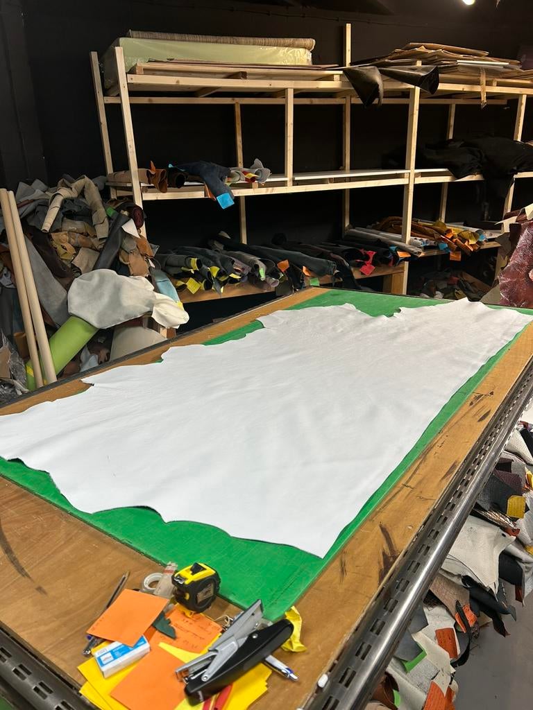 Witte kleur halve huid 1.3 mm A-114, Hobby en Vrije tijd, Ophalen of Verzenden