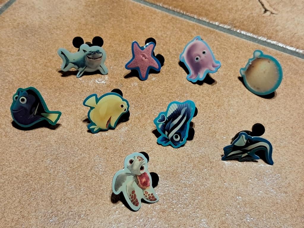 Set van 9 Disney Pixar Finding Nemo speldjes, Ophalen of Verzenden, Zo goed als nieuw, Overige onderwerpen, Speldje of Pin