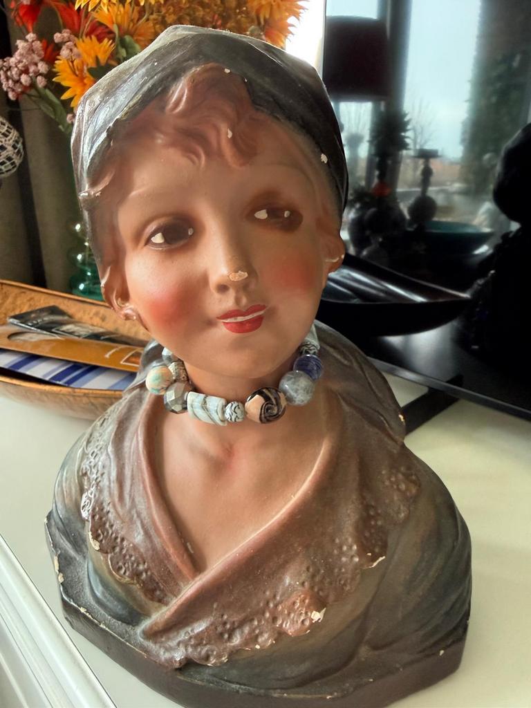 Antiek gips beeld buste gemerkt, Verzenden