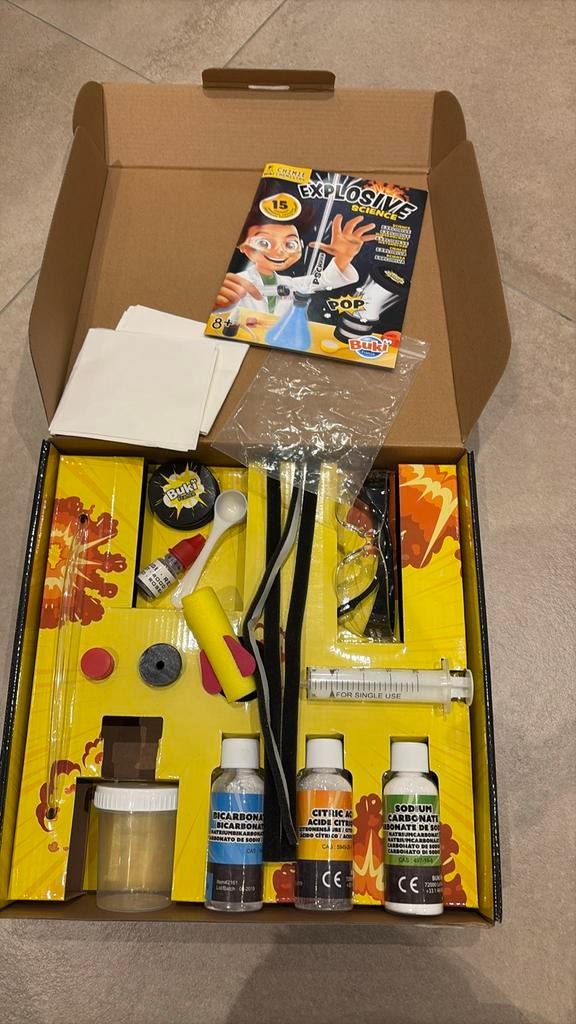 Buki Chemie explosive science scheikunde set, Ophalen of Verzenden, Zo goed als nieuw
