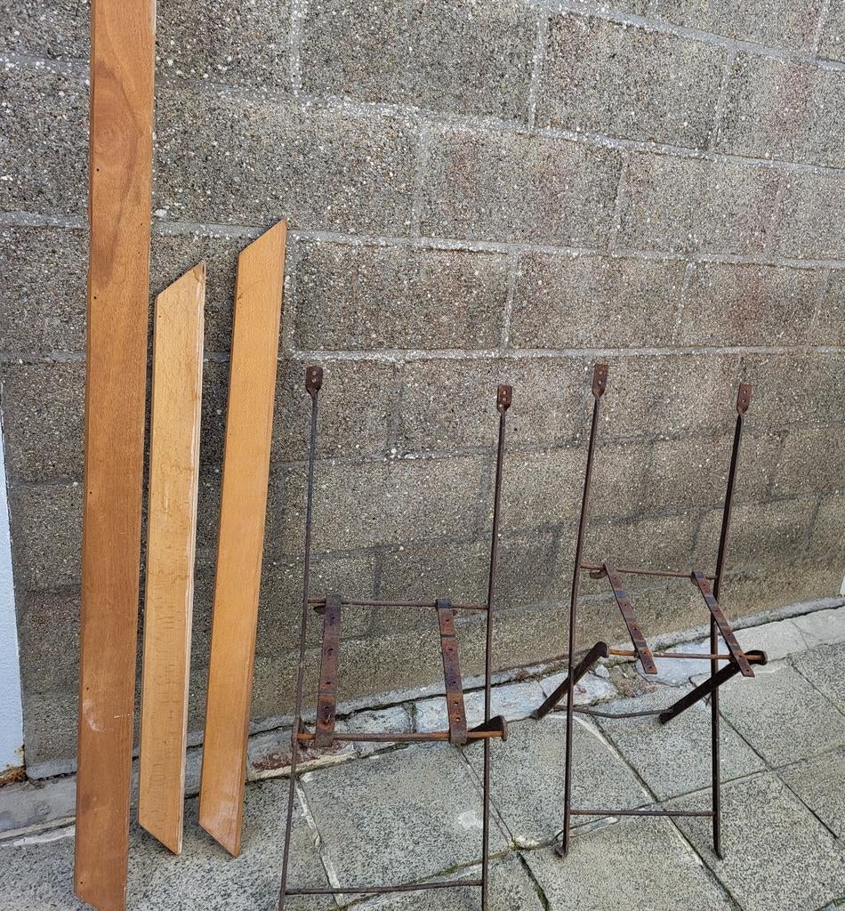 4 antieke caféstoeltjes + latjes om ze te herstellen, Ophalen