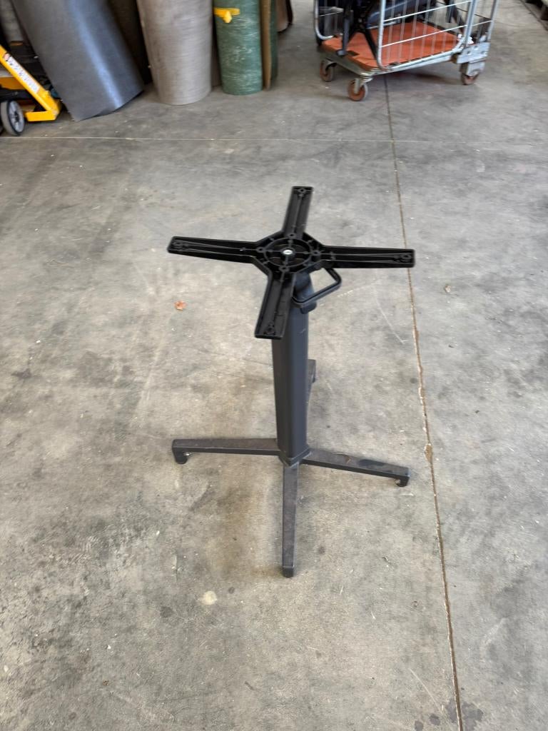 kantelbaar onderstel voor tafels, Ophalen of Verzenden, Zo goed als nieuw