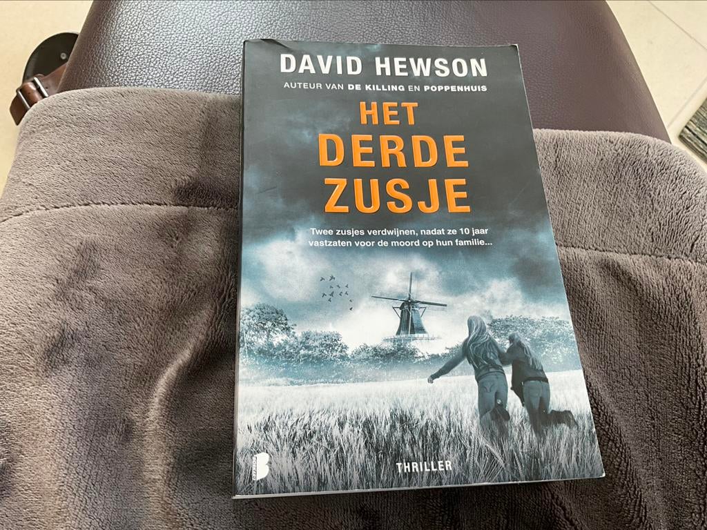 David Hewson - Het derde zusje, Boeken, Thrillers, Zo goed als nieuw, Ophalen of Verzenden