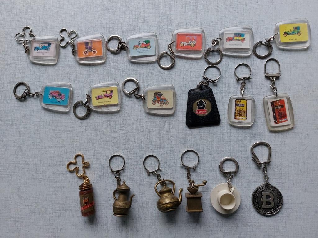 18 porte-clés café Battard (9 voitures <>) Dessilly Corso, Enlèvement ou Envoi, Utilisé