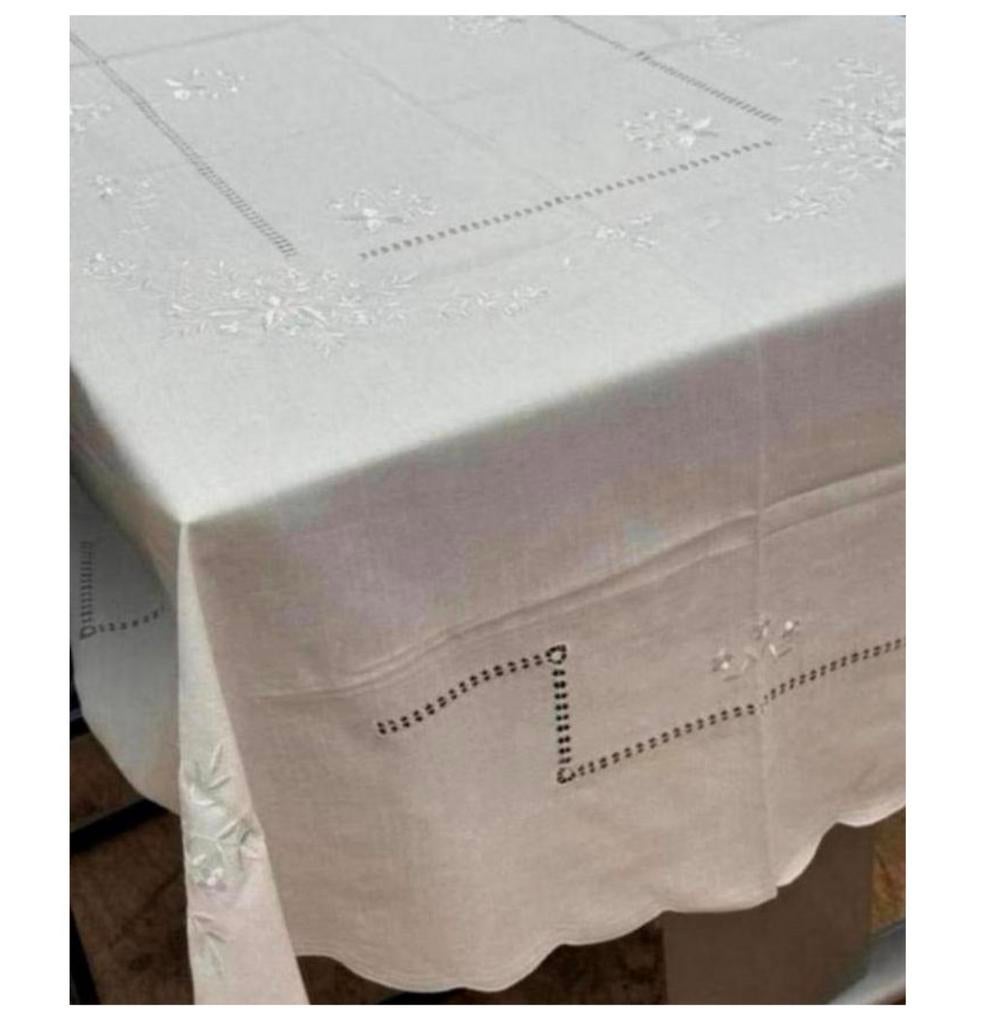 Nappe XL + 8 serviettes en dentelle ovale brodée de fleurs, Enlèvement ou Envoi, Neuf, Ovale, Intérieur