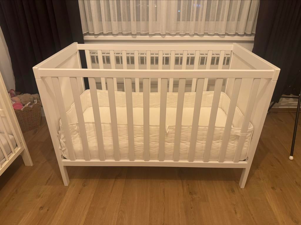 Ikea SUNDVIK baby-peuterbedje, Kinderen en Baby's, Babywiegjes en Ledikanten, Zo goed als nieuw, Ledikant, Ophalen