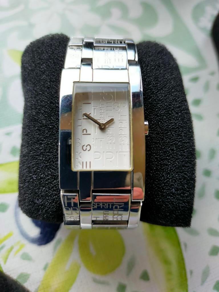 Dames uurwerk Esprit zilverkleurig en volledig intact., Bijoux, Sacs & Beauté, Montres | Femmes, Enlèvement, Comme neuf, Esprit