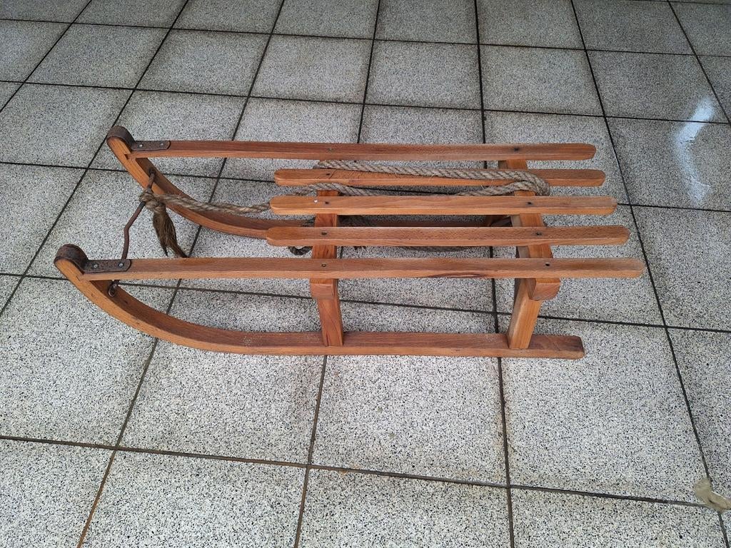 Houten slee, Ophalen