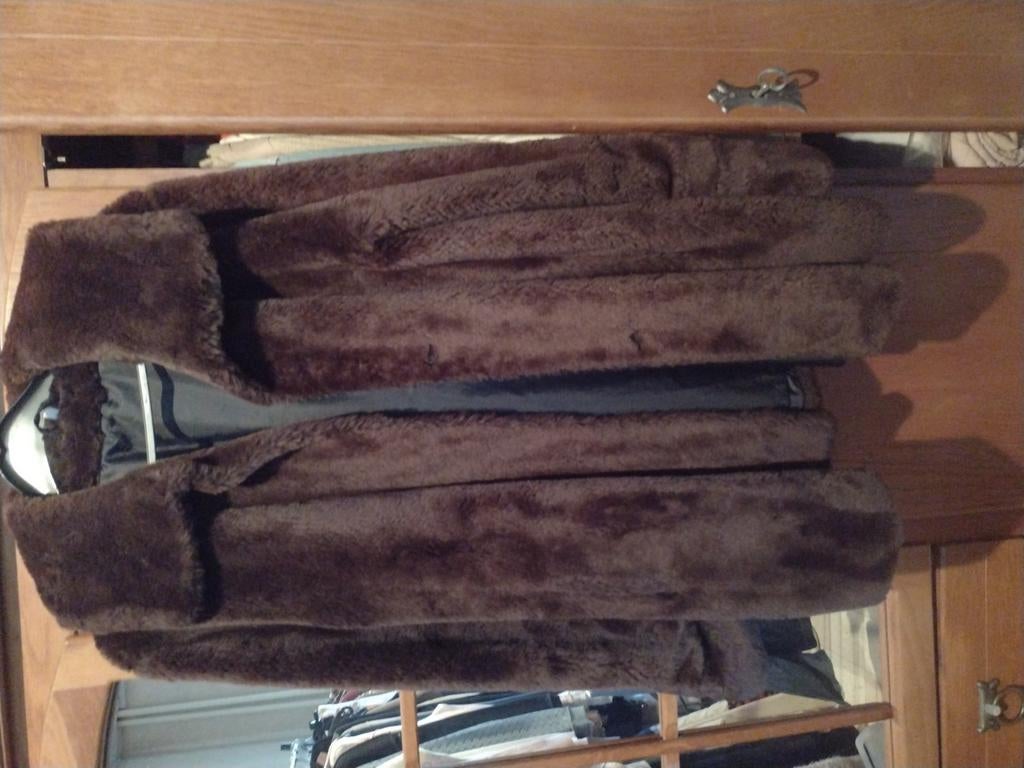 Manteau brun fausse fourrure taille M, Enlèvement ou Envoi, Comme neuf, Brun