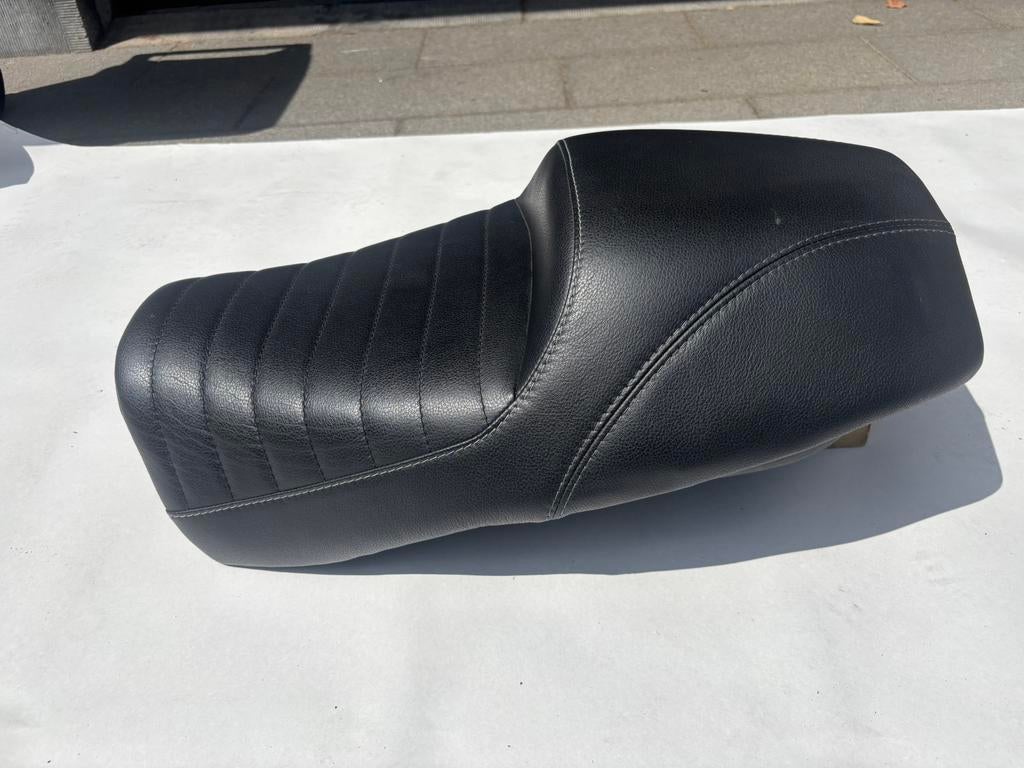 Selle v11 en cuir de chez cuir concept ., Particulier