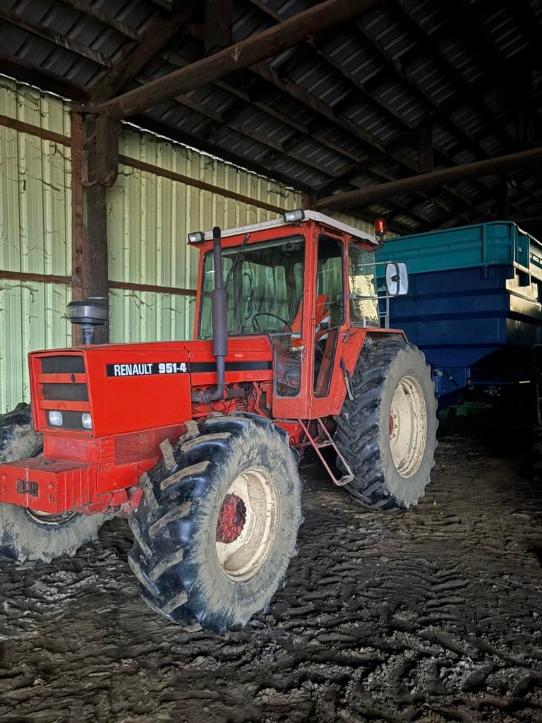 Renault 951-4 te koop 8500 uren originele kleuren, Zakelijke goederen, Landbouw | Tractoren, Ophalen of Verzenden, Renault