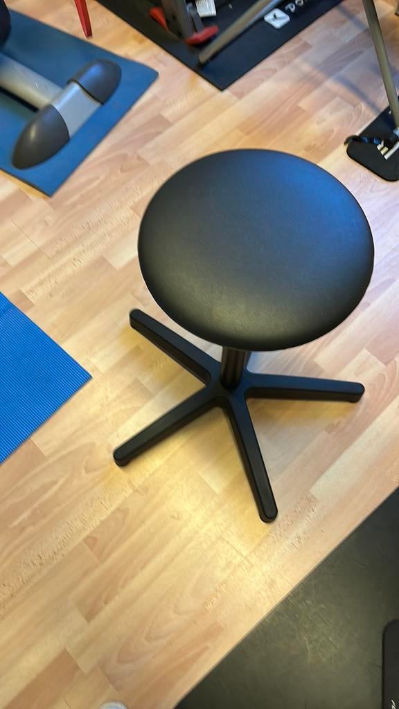 Tabouret noir avec vérin à gaz, Maison & Meubles, Tabourets, Enlèvement, Comme neuf, Plastique