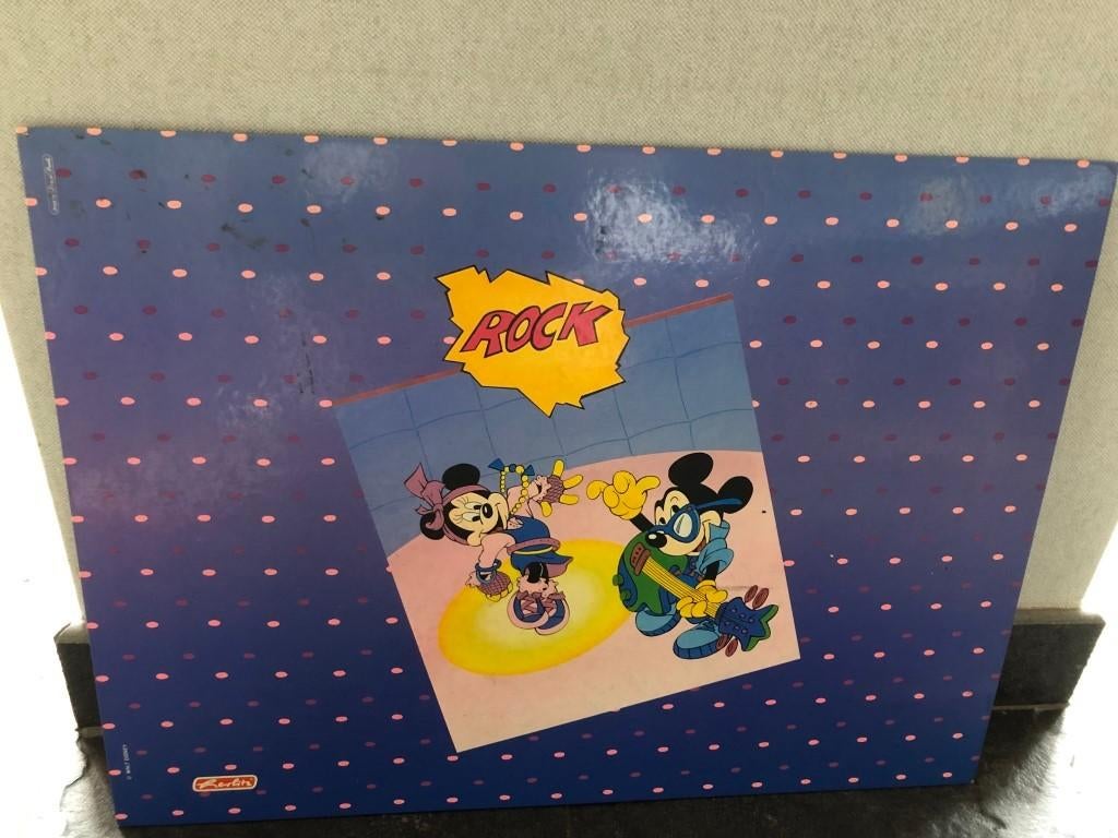 Tapis de bureau Mickey et Minnie, Enlèvement