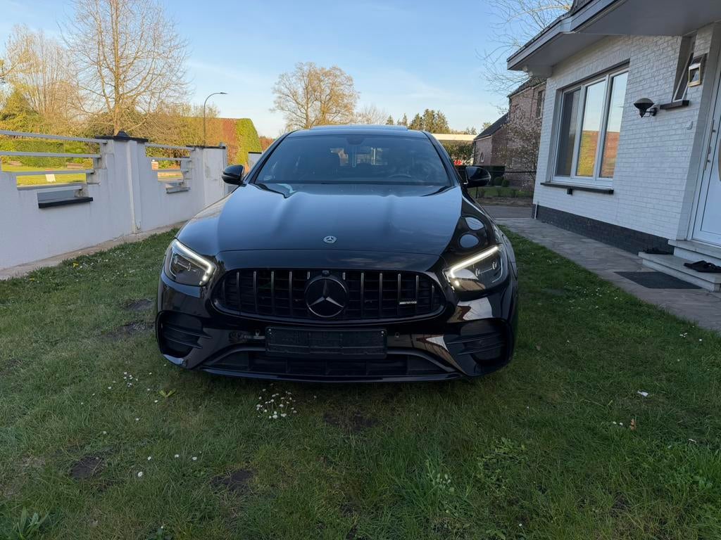 Mercedes E klasse 220d. Omgebouwd naar Amg 63S, Auto's, Automaat, Achterwielaandrijving, Zwart, Leder