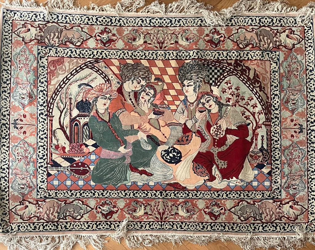 Tapis persan mural, Enlèvement