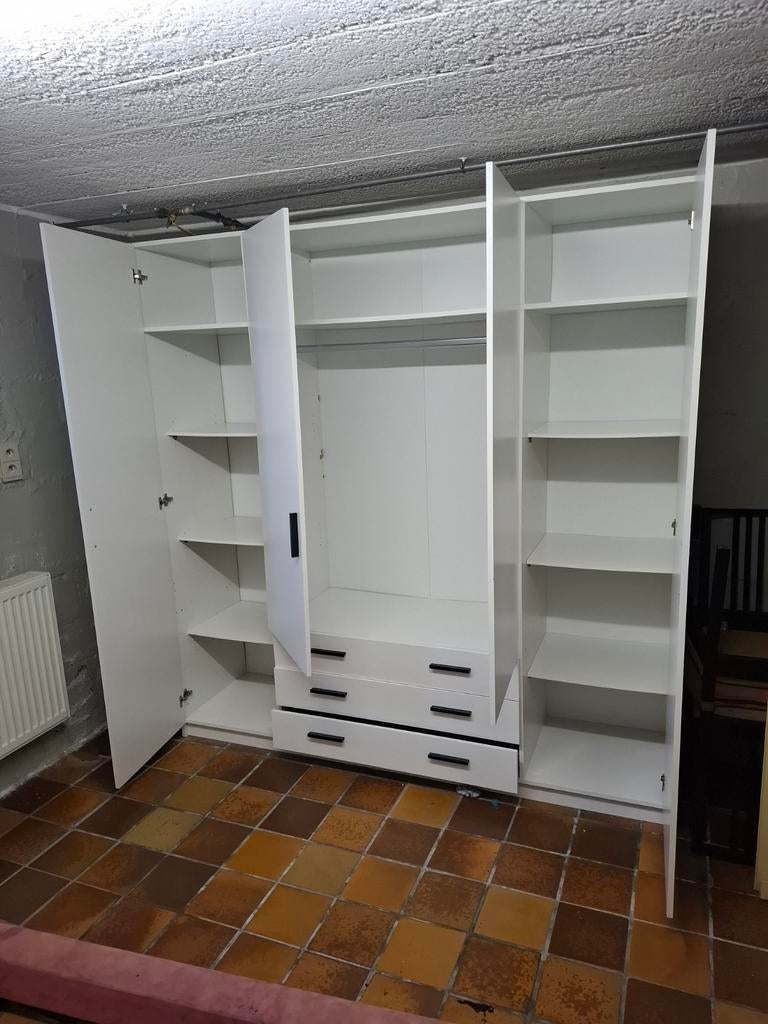 Garde robe lennbaker 150eur