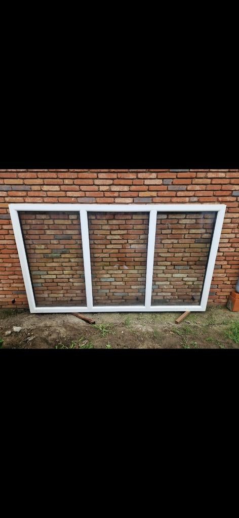 Vast raam van 2m40 op 1m40., Ophalen