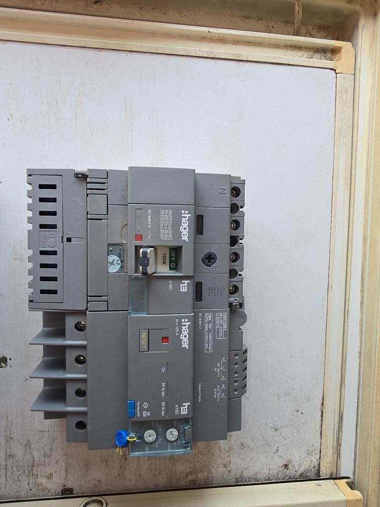 Hager hoofdschakelaar HBA126H 100A, Ophalen