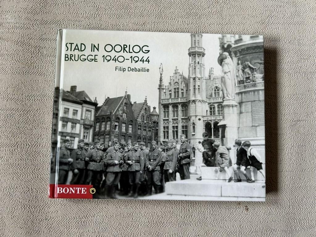 Stad in oorlog, Brugge 1940-1945, Filip Debaillie, Verzamelen, Ophalen of Verzenden, Landmacht, Boek of Tijdschrift