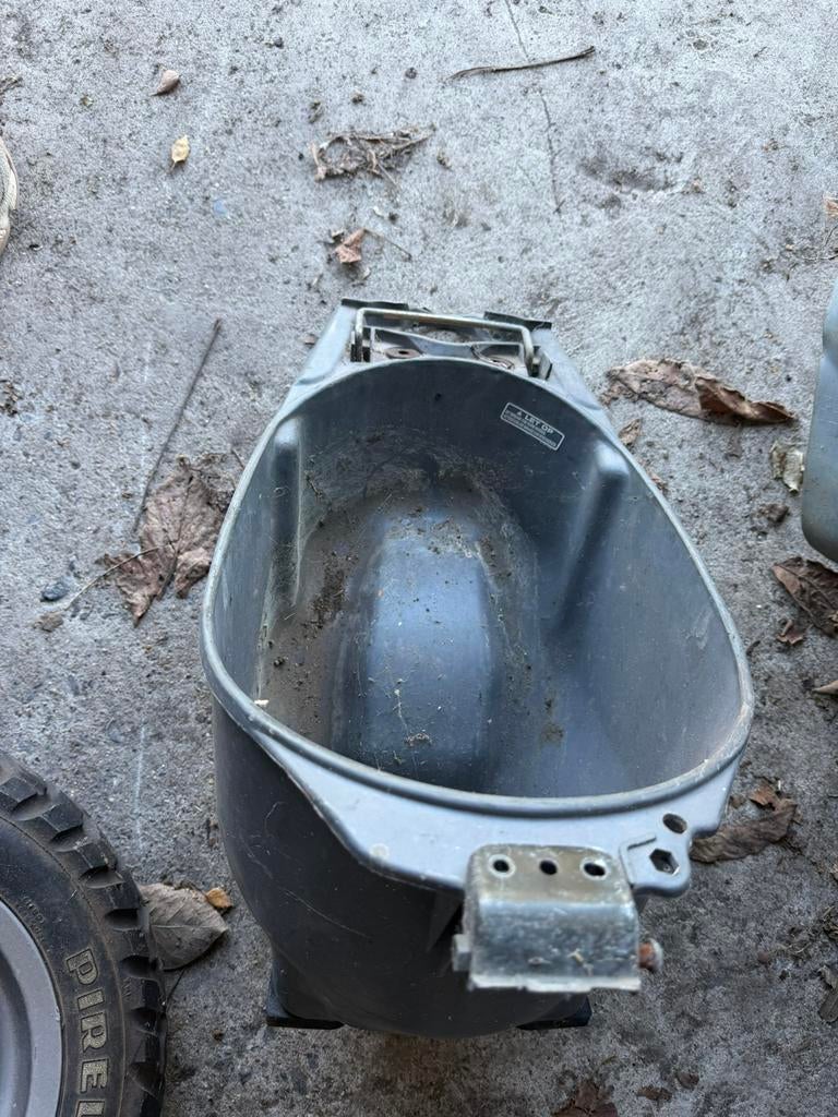 Honda wallaroo zadel & helmbak, Fietsen en Brommers, Ophalen, Gebruikt, Zadel