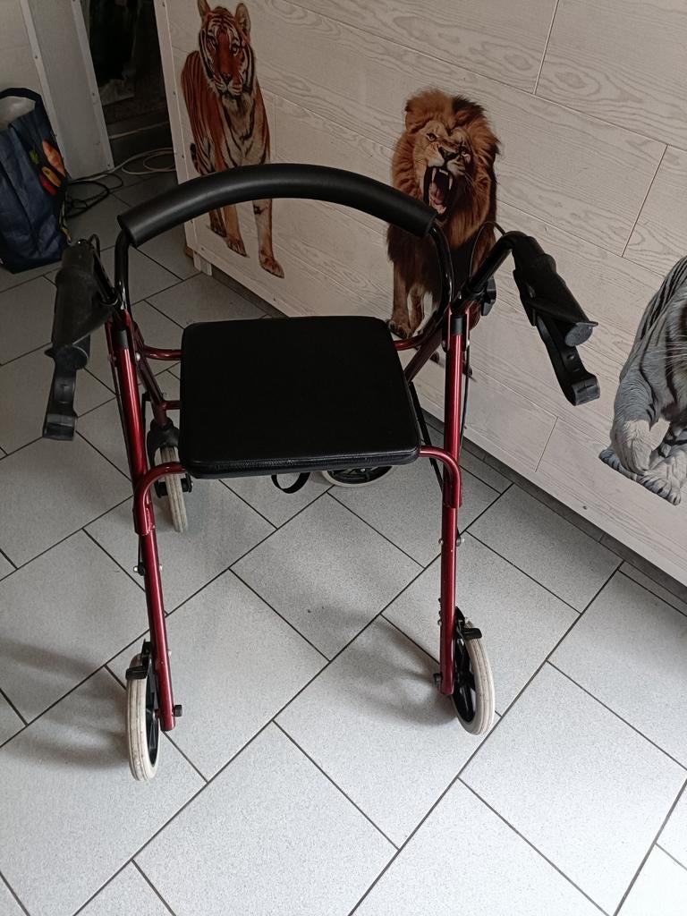 Tribune déambulateur pliable aluminium 4roues freins parking, Diversen, Rollators, Opvouwbaar, Ophalen