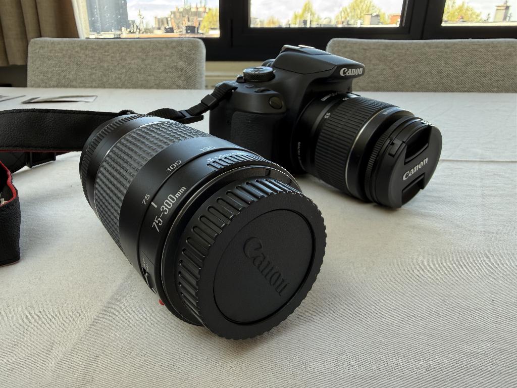 Canon camera EOS 2000S + 2 lenzen, Canon, Comme neuf, Enlèvement, 8 fois ou plus
