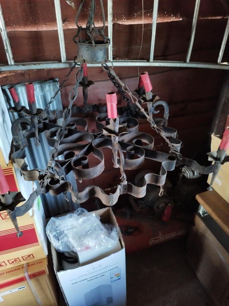 Lustre fer forgé, Enlèvement