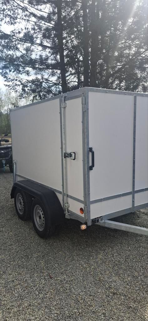 Gesloten aanhangwagen, Ophalen