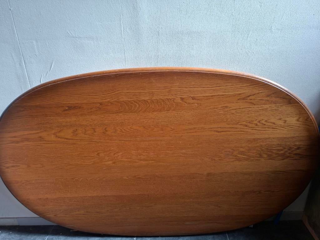 Table en chêne avec son carreau  et 6 chaises ., Enlèvement