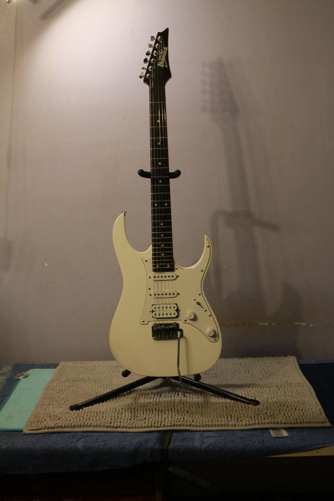 Elektrische gitaar Ibanez GRG140  Gio RG, Ophalen, Zo goed als nieuw, Solid body, Ibanez