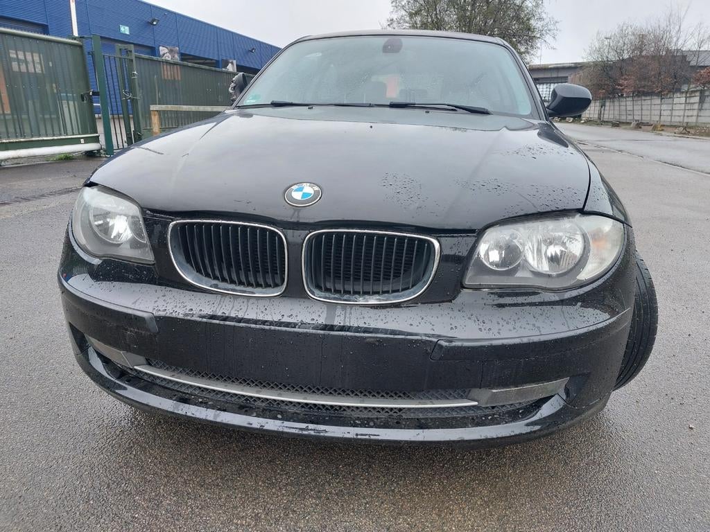 BMW SERIE 1 2012 benzine rijdt zeer goed EXPORT, Euro 5, Zwart, Handgeschakeld, Particulier