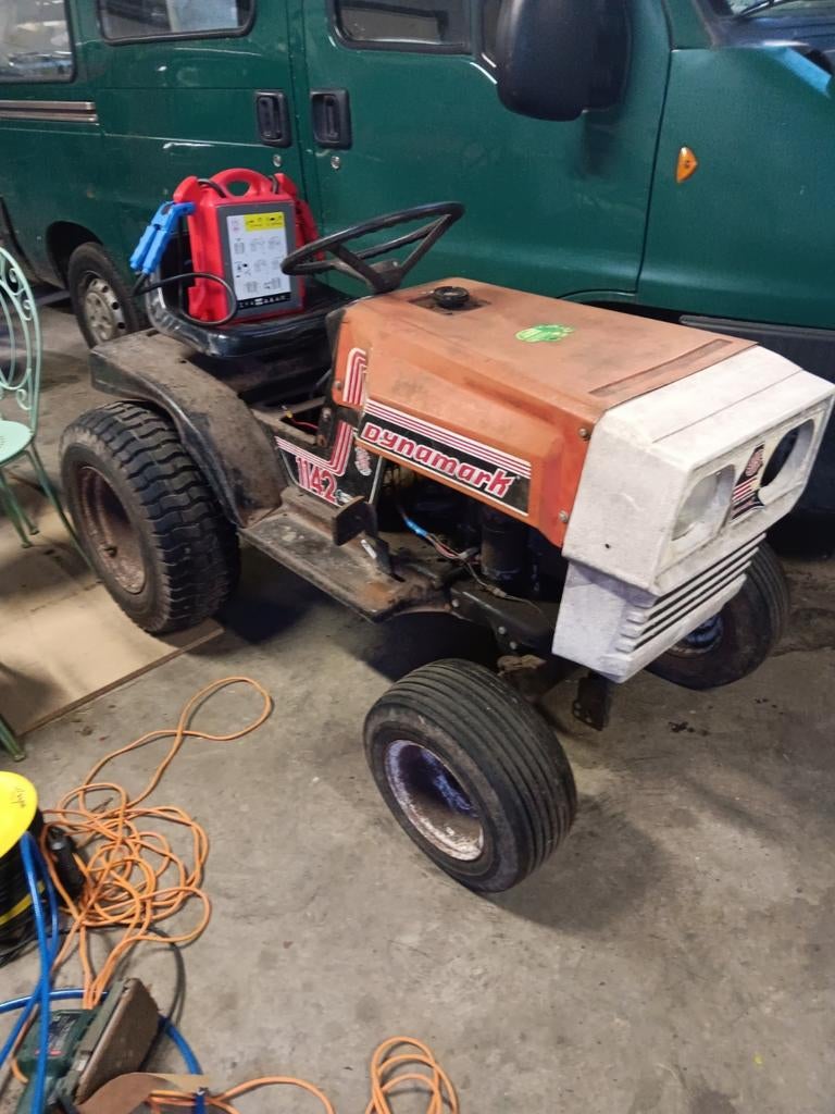 trekker (ex zitmaaier),450euro, Tuin en Terras, Zitmaaiers, Ophalen of Verzenden, Zo goed als nieuw, Dynamark, Versnellingen