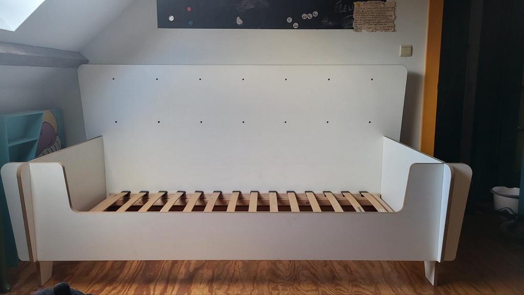 Design bed met wand, incl lattenbodem, Huis en Inrichting, Slaapkamer | Bedden, Ophalen