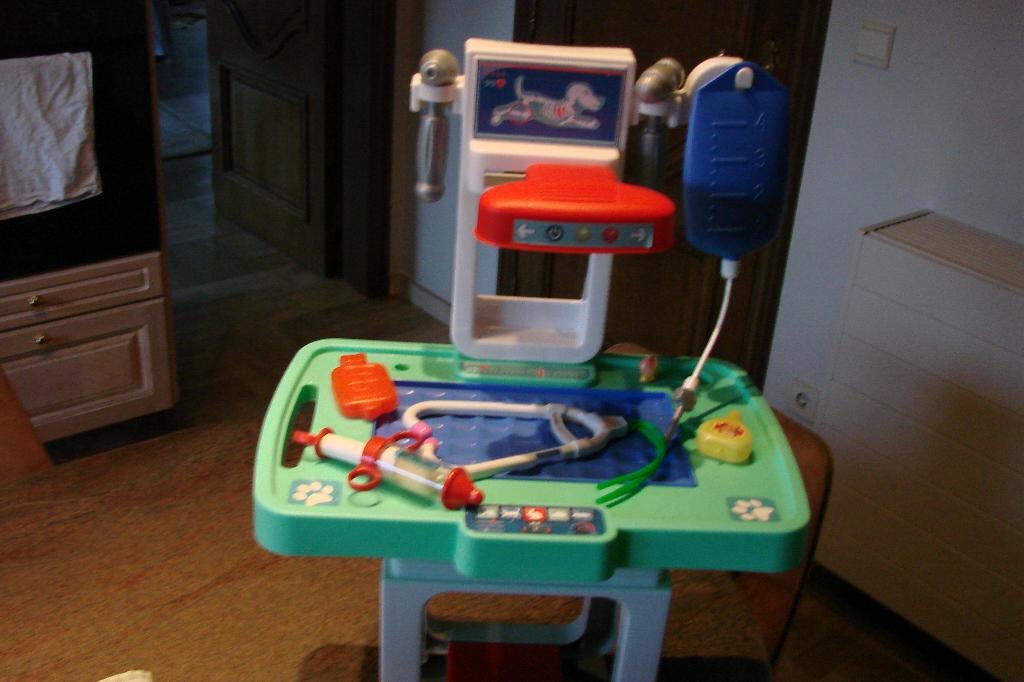 speelgoed verzorgingstafel veearts met accesoires, Kinderen en Baby's, Ophalen, Gebruikt
