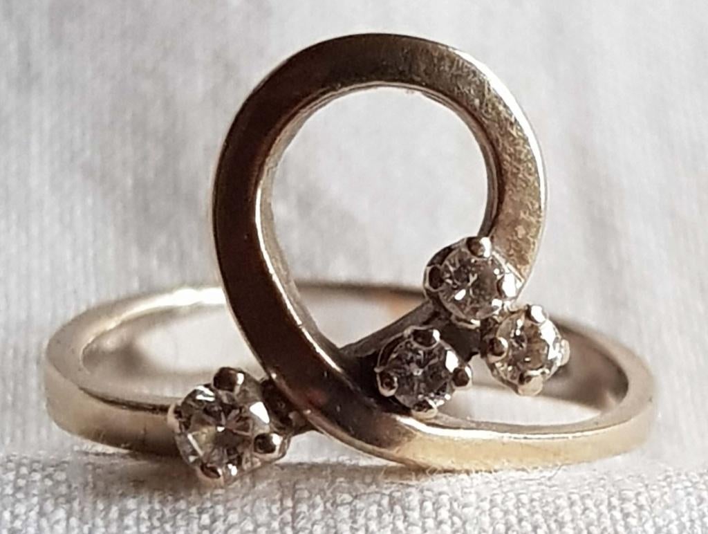 Ring design jaren '80 - 18 kt briljant., Handtassen en Accessoires, Antieke sieraden, Ophalen of Verzenden, Goud, Ring, Met edelsteen